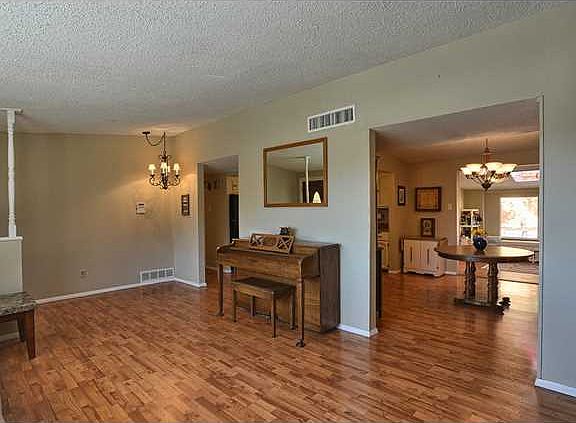 5th image of 4249 Canterbury Dr