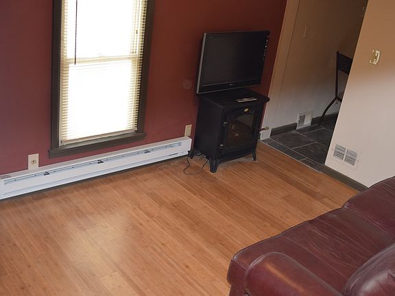 2nd image of 100 Walnut St #2R