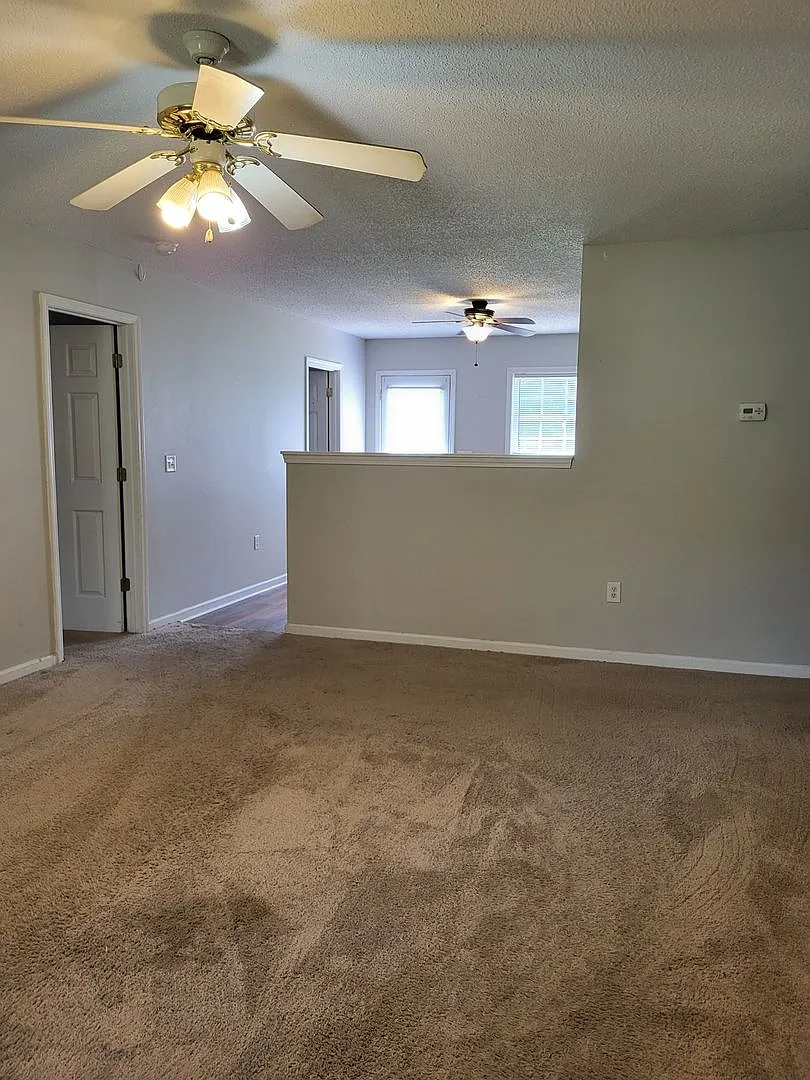 3 bedroom home in Creekside Village — Photo 3