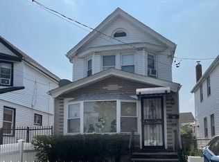 9060 209th St, Queens Village, NY 11428