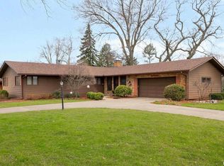 4220 Rodeo Rd, Davenport, IA 52806