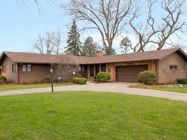 4220 Rodeo Rd, Davenport, IA 52806