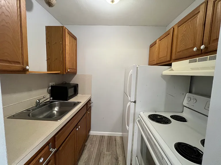 31831 Grand River Ave #19 — Photo 5