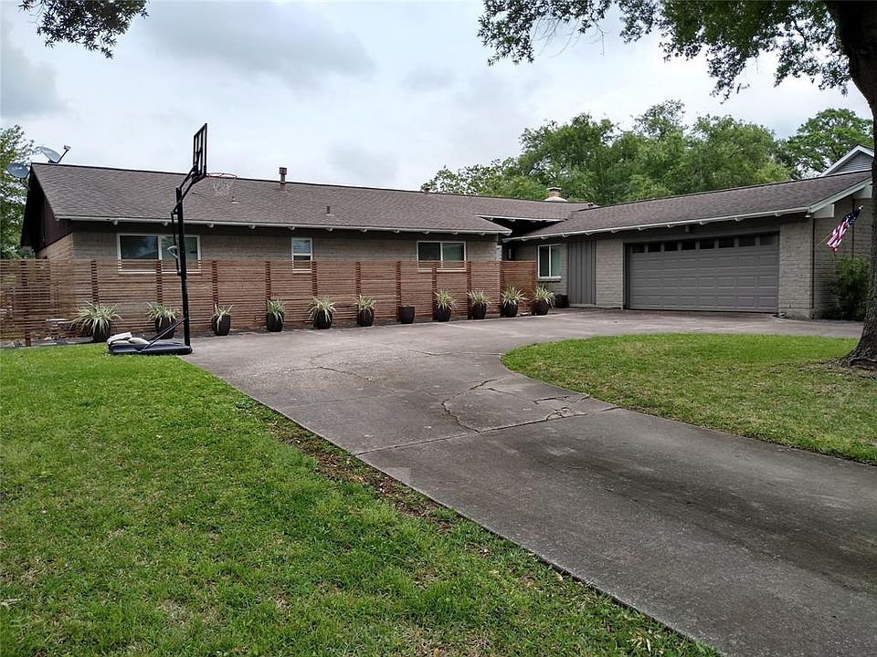 1st image of 15319 Diana Ln