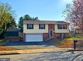 40 Homestead Dr, Denver, PA 17517