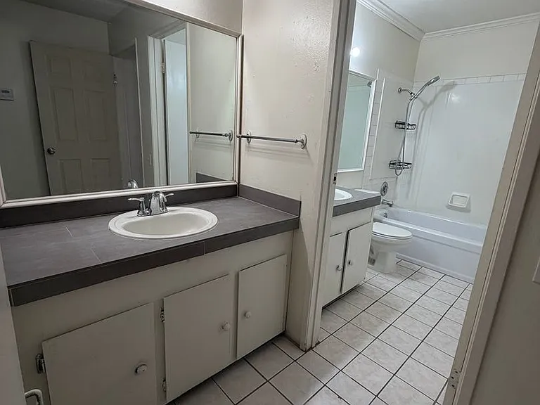 2236 E Desert Inn Rd — Photo 19
