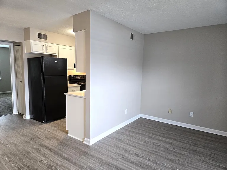 Highgate Springs Apartments — Photo 5