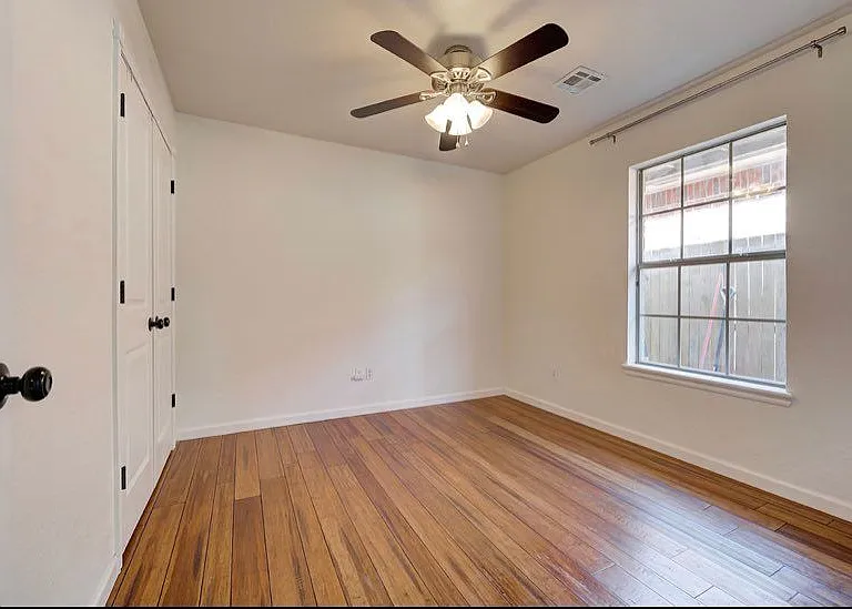 516 Allison Ln — Photo 13