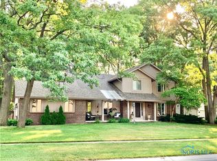 2374 Saint James Wood Blvd, Toledo, OH