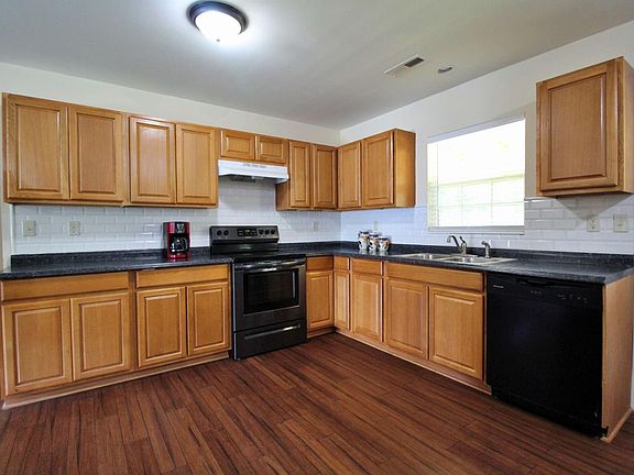 4th image of 395 Woodline Dr