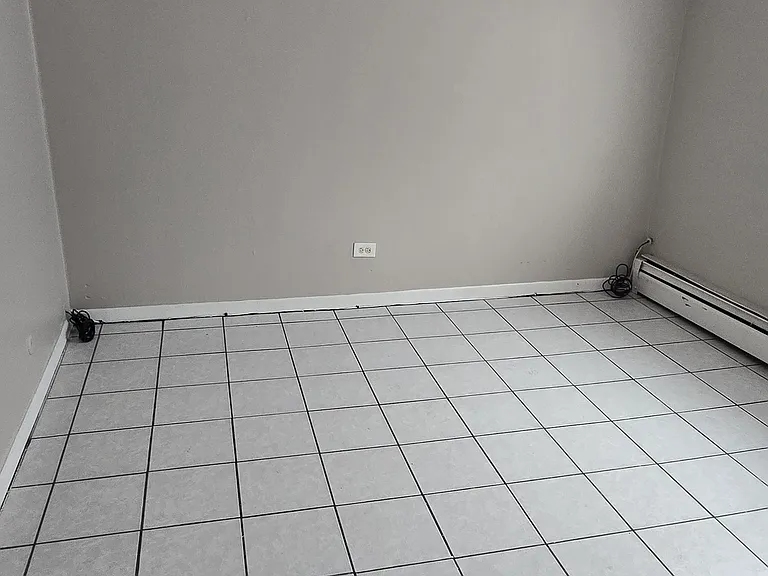2131 Narcissus Ave #2W — Photo 9