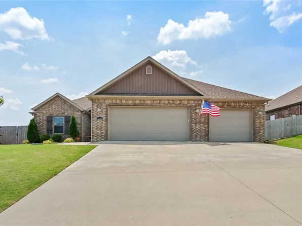 1703 Shook Dr, Cave Springs, AR 72718