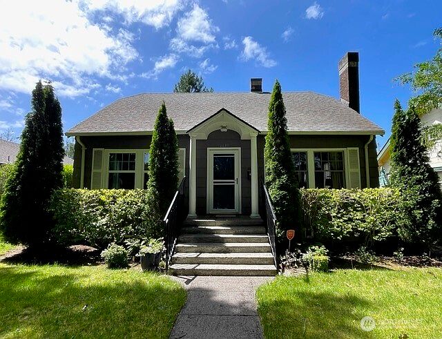 1st image of 1639 22nd Avenue