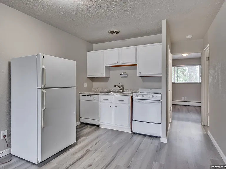 1004 Main St — Photo 1