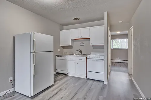 1004 Main St. Photo 1