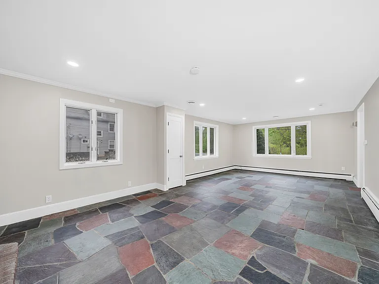 35 Peters St — Photo 3