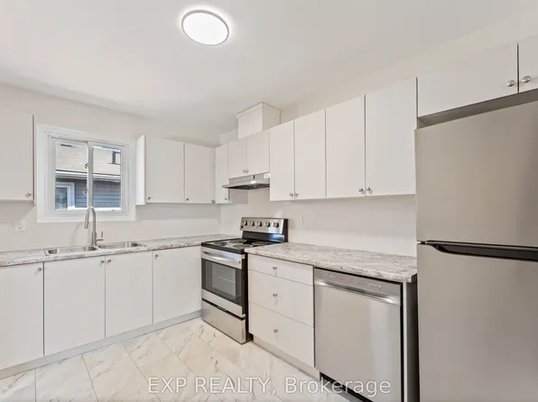 12 Kings Ct, Orillia, ON L3V 6S4