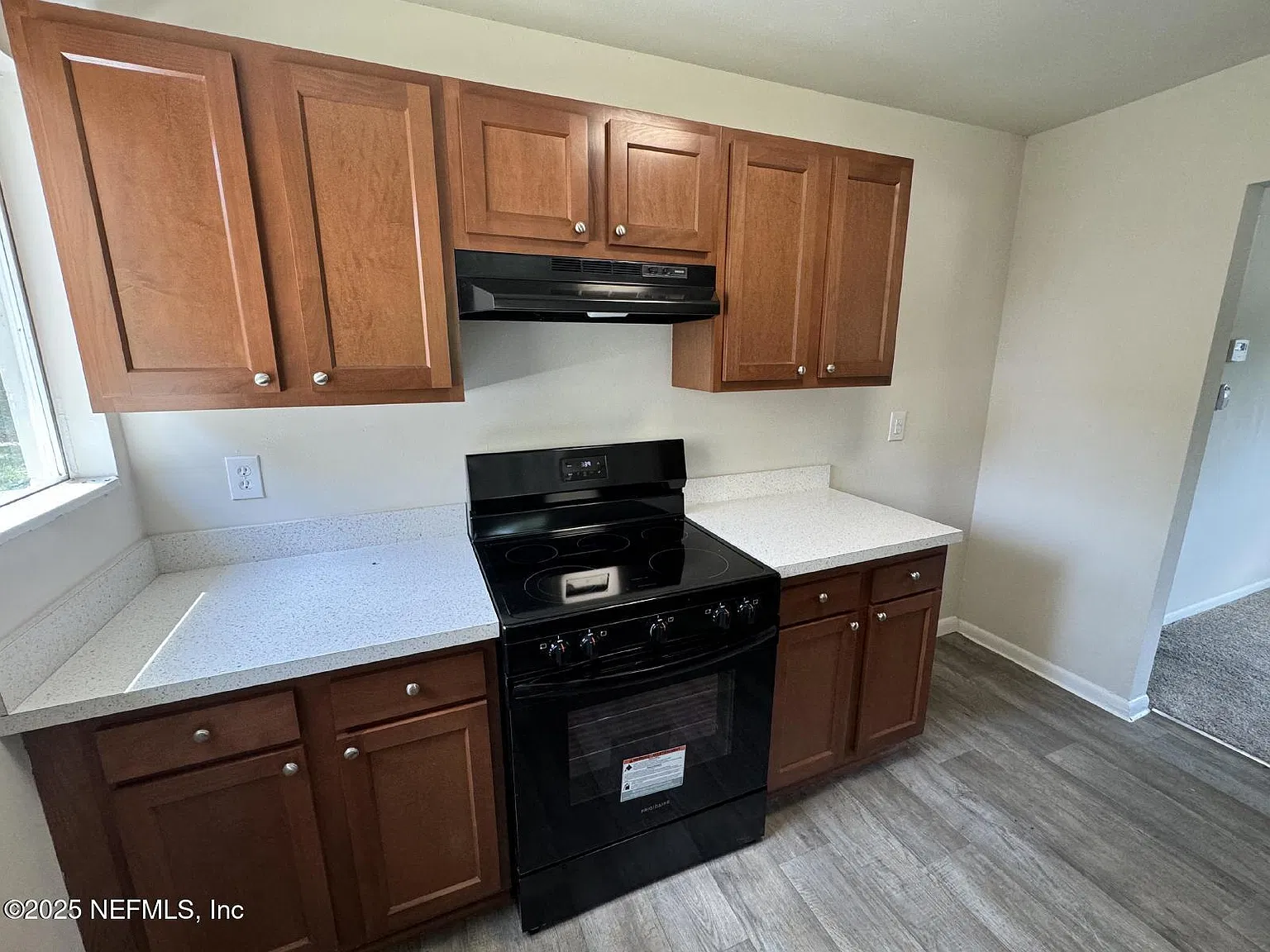 3 bed, 1.0 bath, 975 sqft, $1,450 — Photo 2