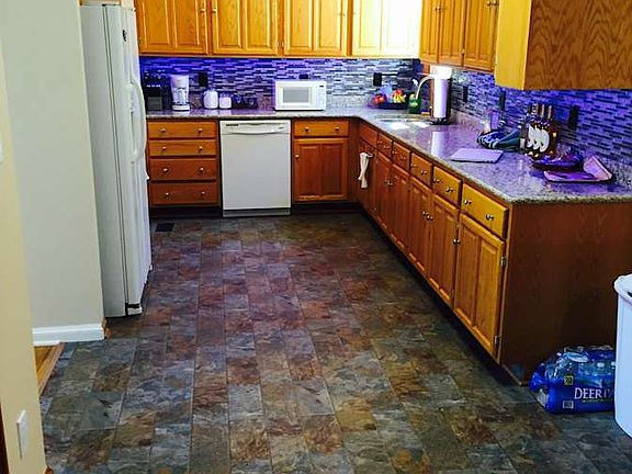 3rd image of 1825 Croyden Rd