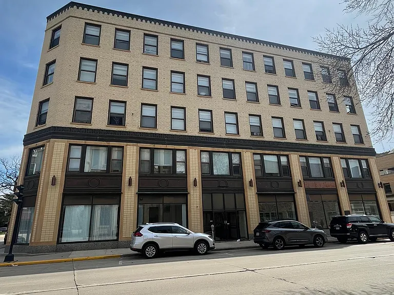 20 Forest Ave — Photo 2