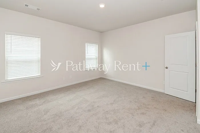 603 Mackenzie Cv — Photo 11