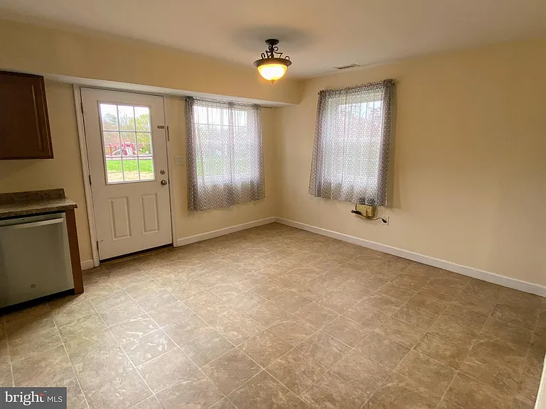 204 Brecknock Ter — Photo 7