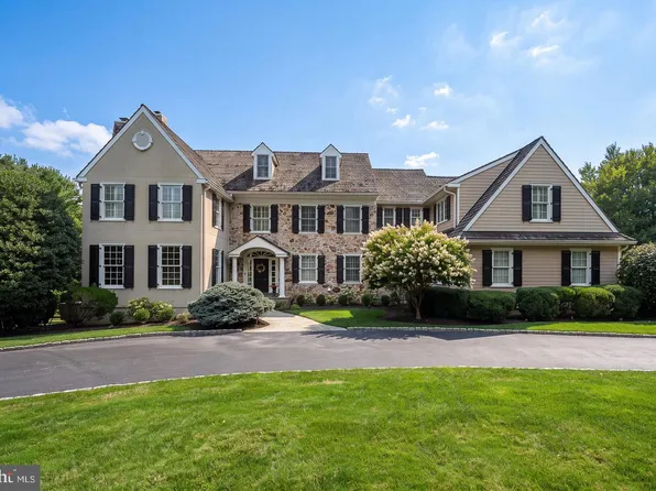 16 Harrison Dr, Newtown Square, PA 19073