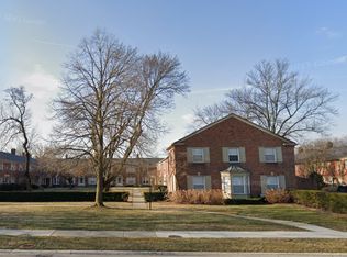 917 Vernier Rd #1, Grosse Pointe, MI 48236