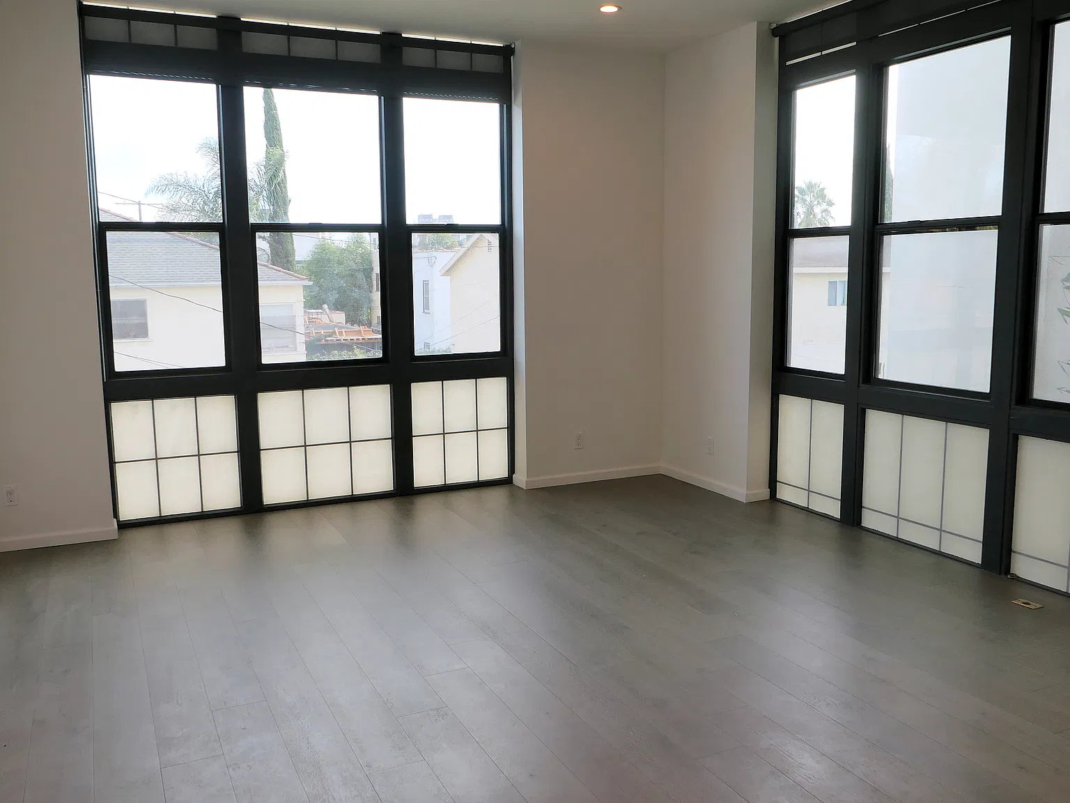 3 bed, 2020 sqft, $5,990 — Photo 1