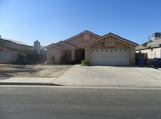 2214 Rizal Dr, Delano, CA 93215