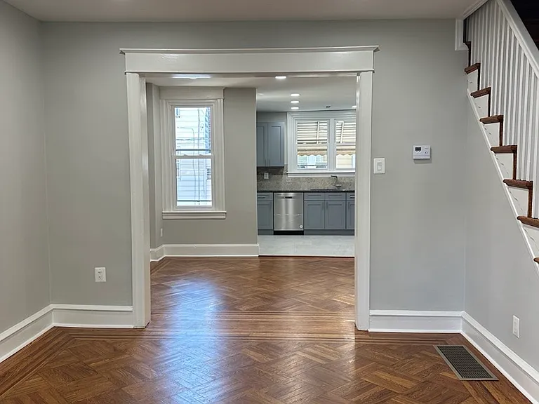 4036 Aldine St — Photo 6