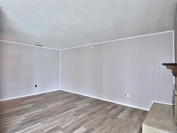 3rd image of 417 Somerset Pl