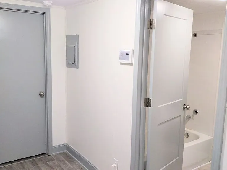 103 W Moore St — Photo 3