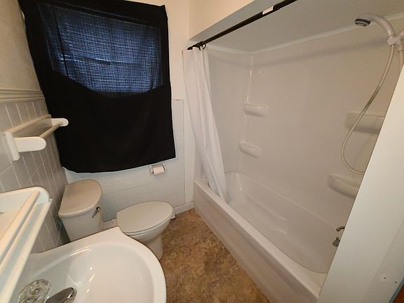 5th image of 2308 Wall St