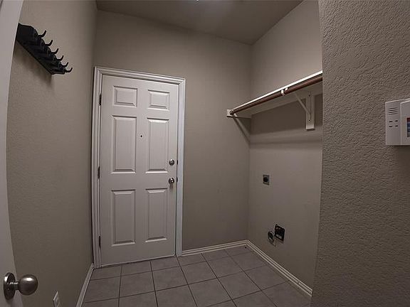 5th image of 4041 Summerhill Ln