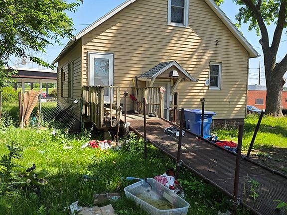 3rd image of 1843 Walker St