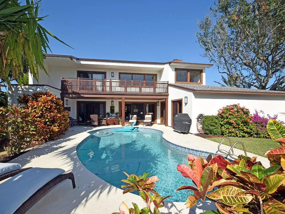 1465 Corona Ln