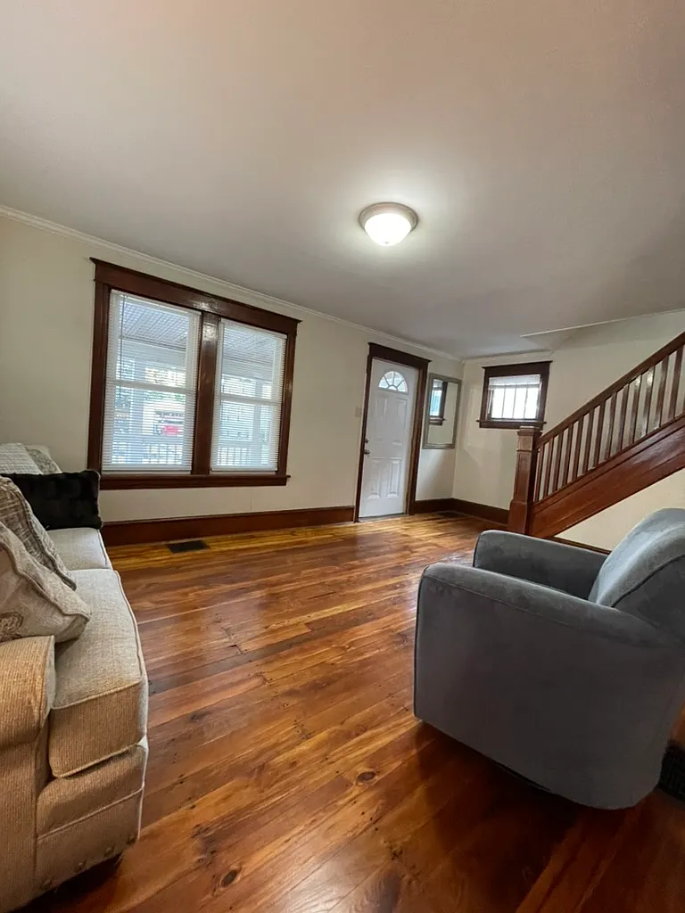 1204 Memorial Avenue - 3 — Photo 4