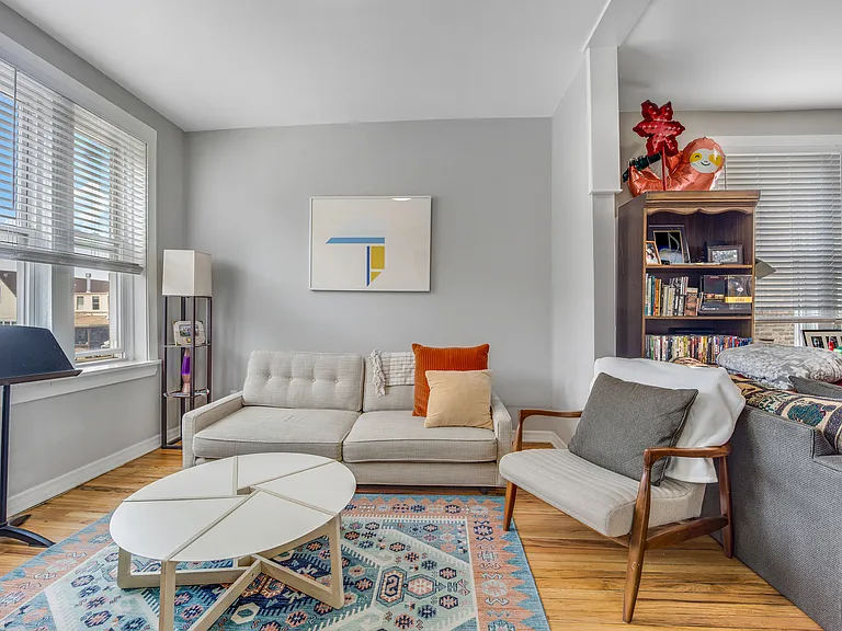 2255 S Oakley Ave #2F — Photo 3