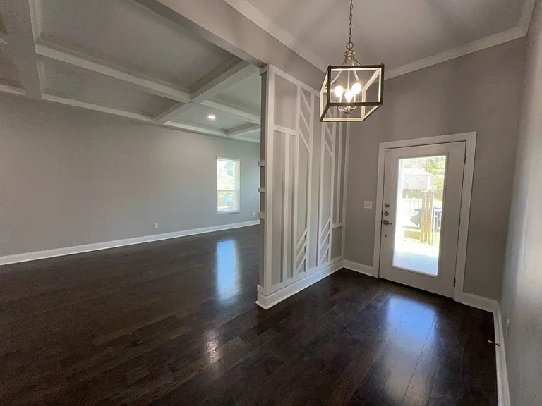 401 Walton St — Photo 4