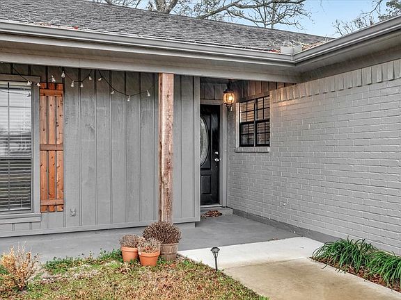 5th image of 1008 Edgewood Cir