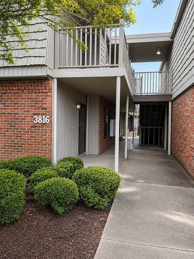 Convenient 1BR - Prime Location & Community Pool! — Photo 1
