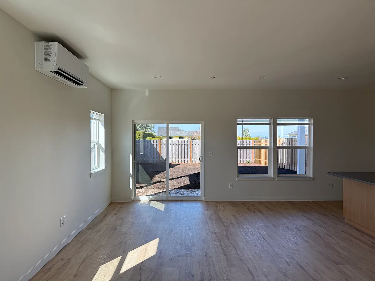 Building Photo - 455 Alder St #A & B