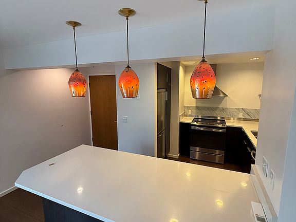 4th image of 2318 Fairview Ave E Unit 4