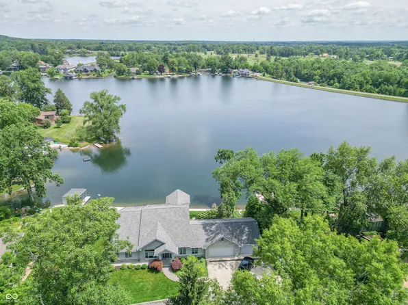 9172 W Tulip Dr, Columbus, IN 47201