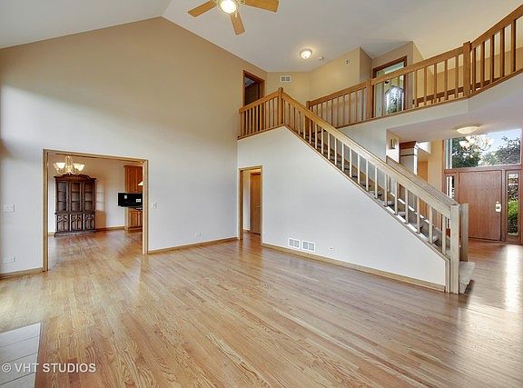 3rd image of 19W115 Woodcreek Pl