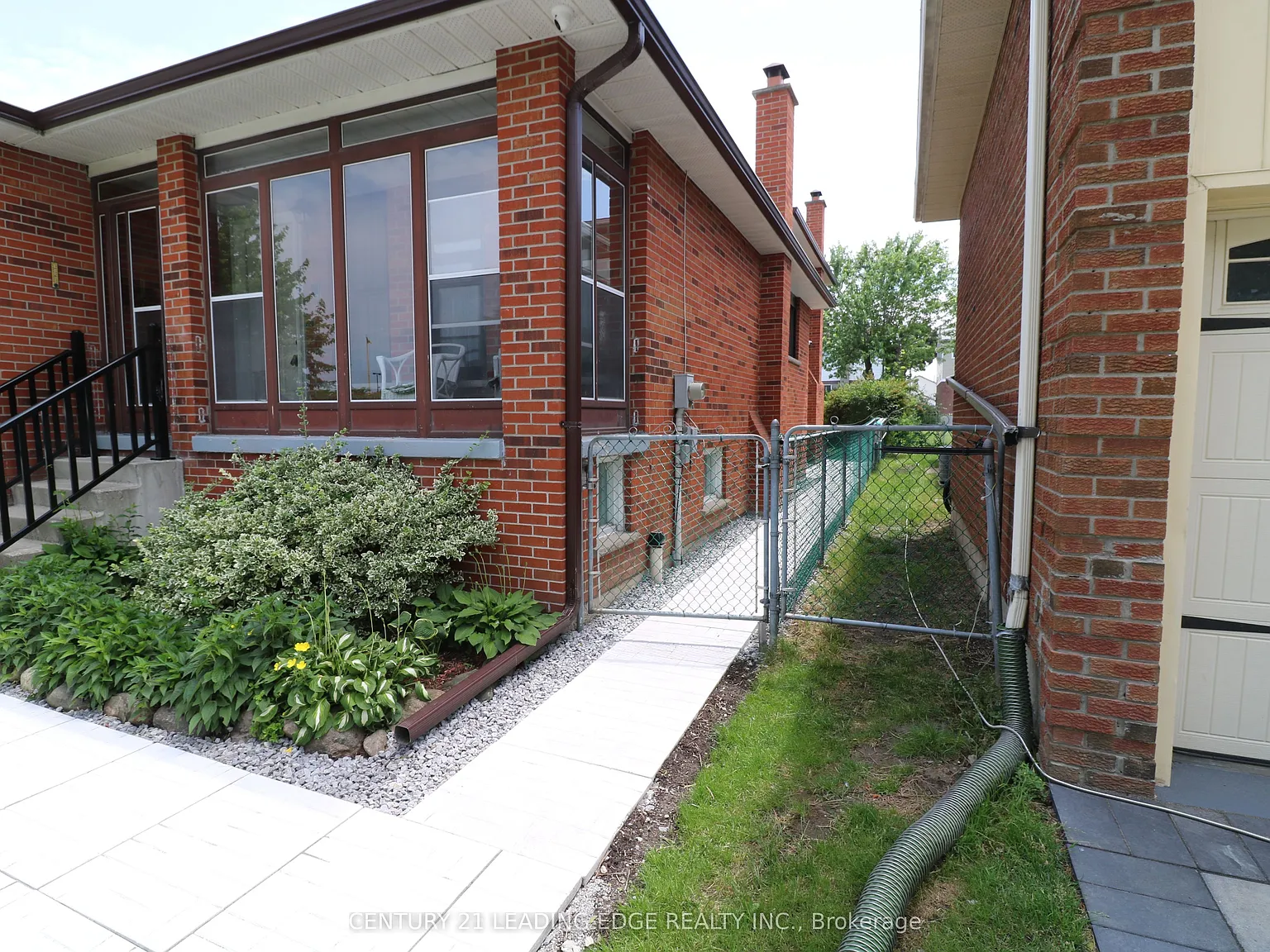 3 bed, $2,400 — Photo 2