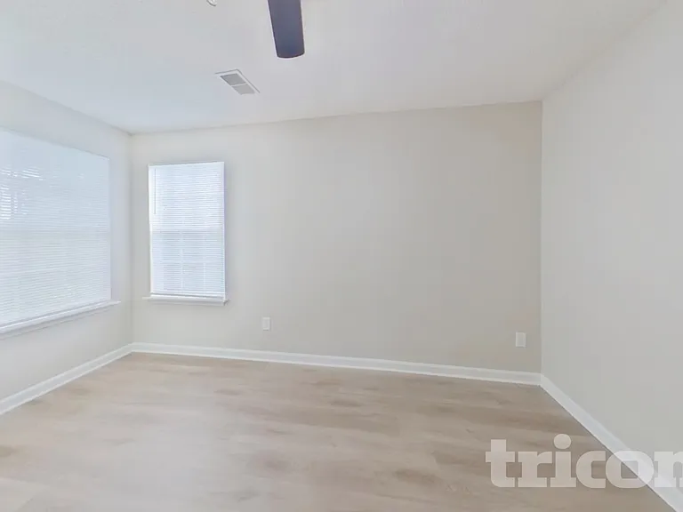 1105 Glendevon Cir — Photo 14