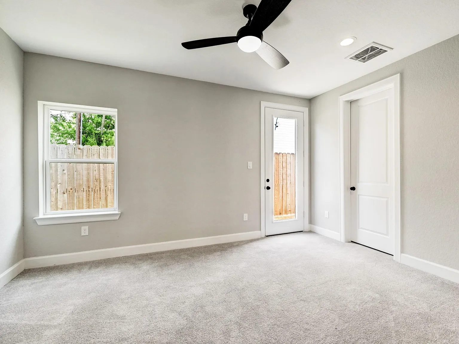 3 bed, 3.5 bath, 2265 sqft, $2,950 — Photo 3