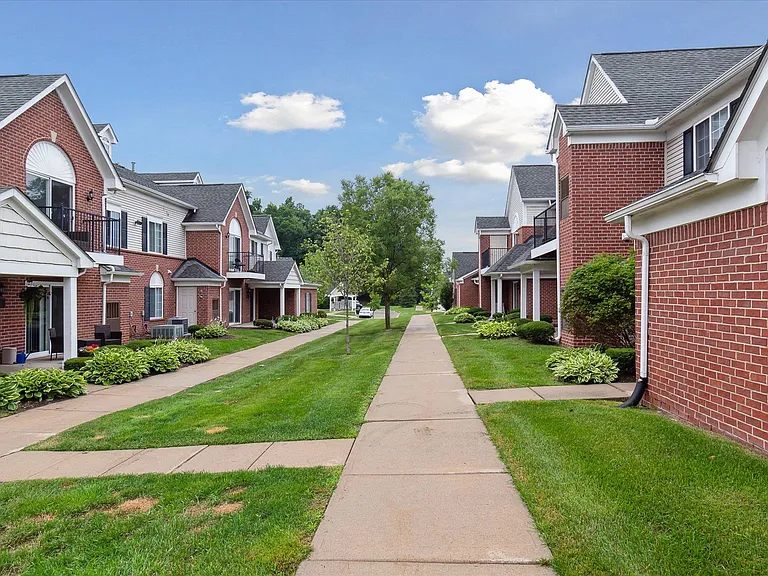 Westbury Apartments — Photo 4